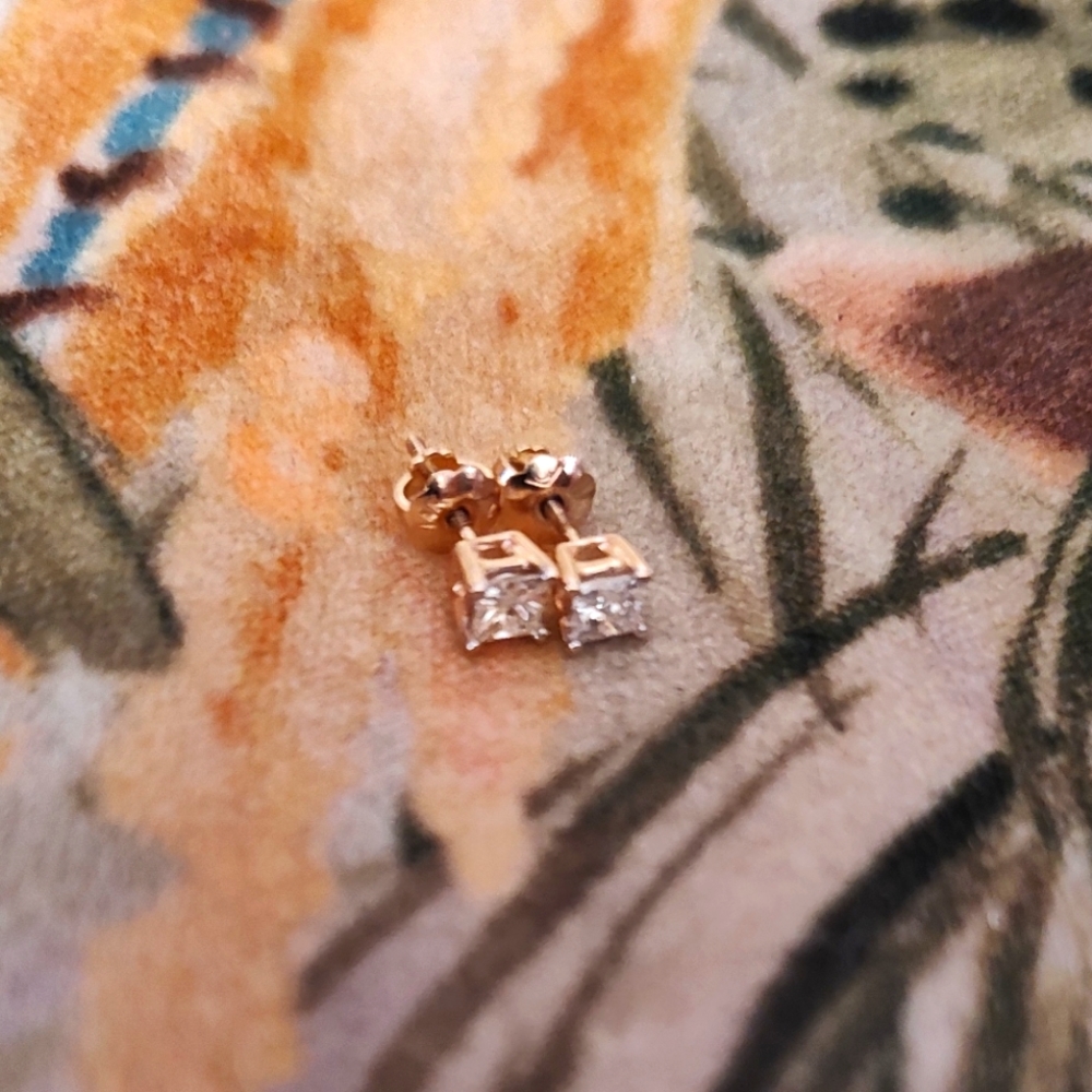 SOLD! Vintage Genuine Diamond 14k Yellow Gold Princess Cut Stud Earrings 1/4c